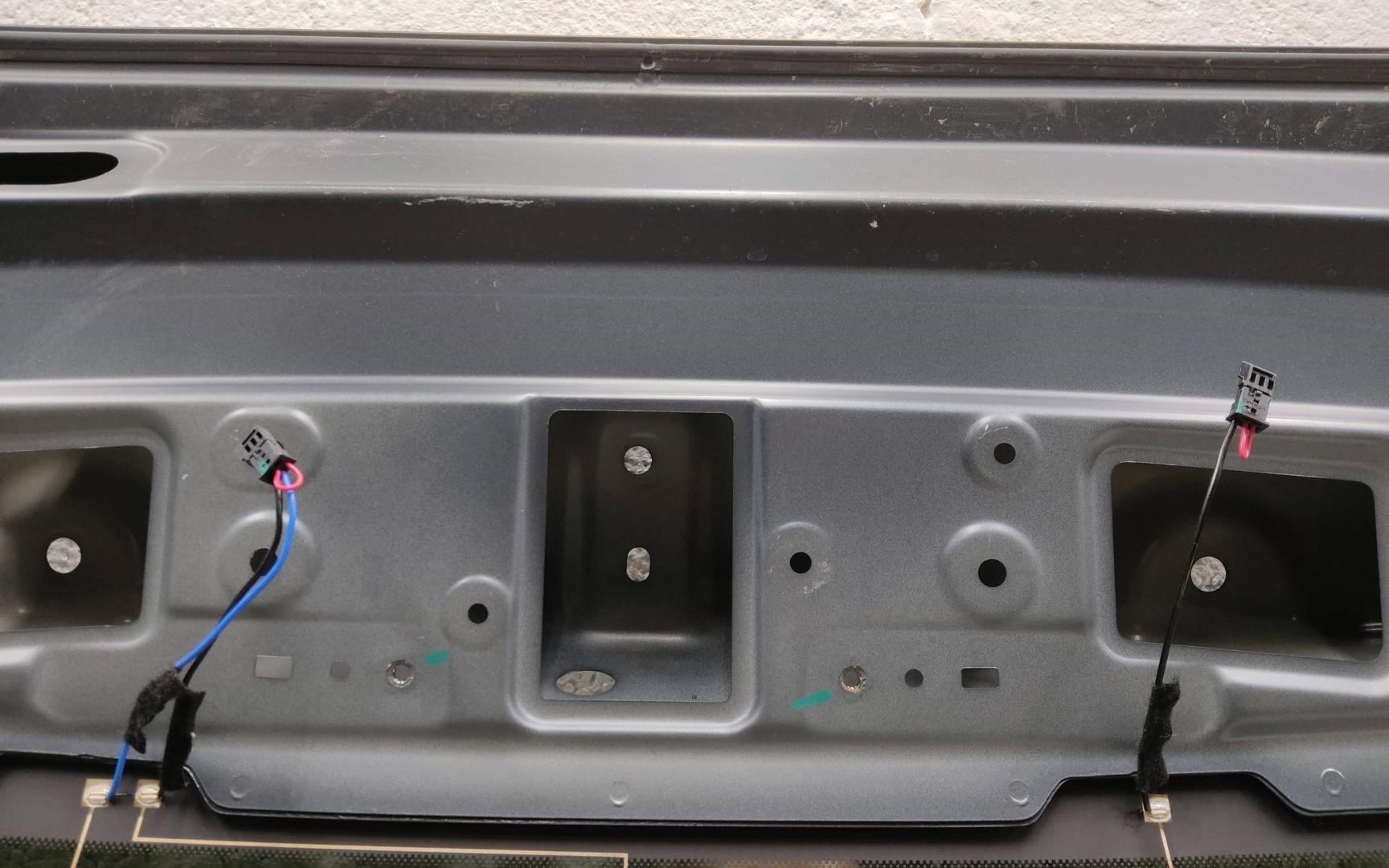 Стекло двери багажника