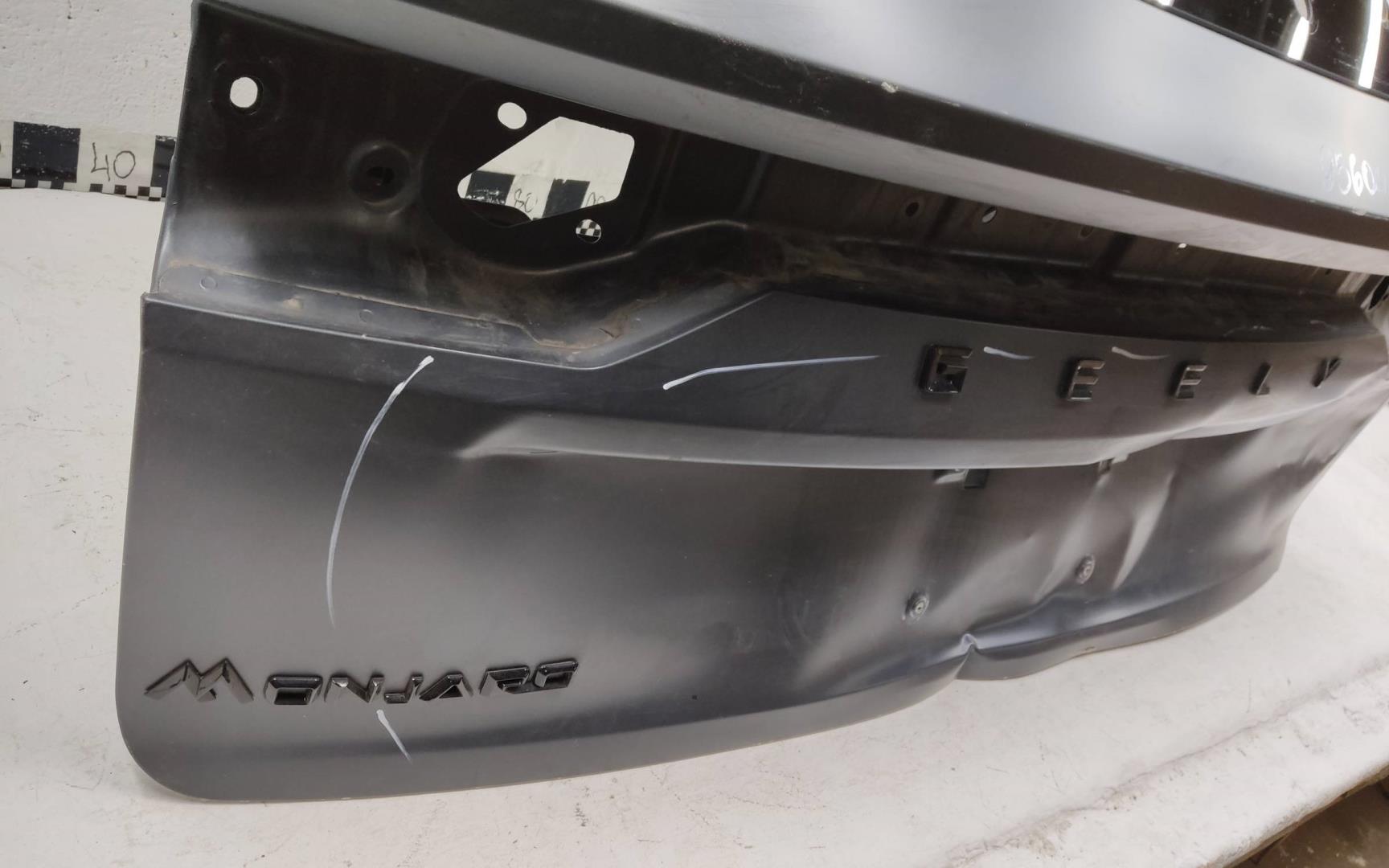 Стекло двери багажника