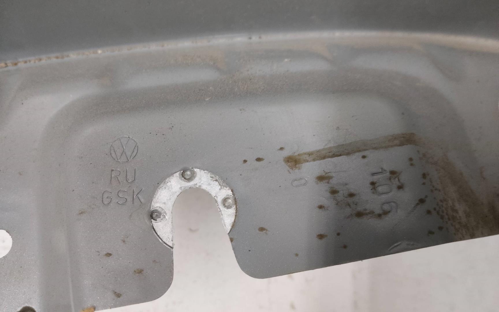 Крыло переднее правое