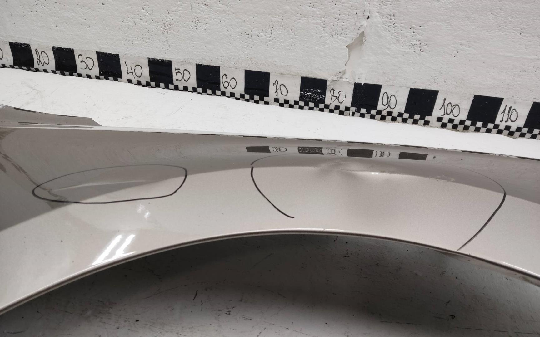 Крыло переднее правое