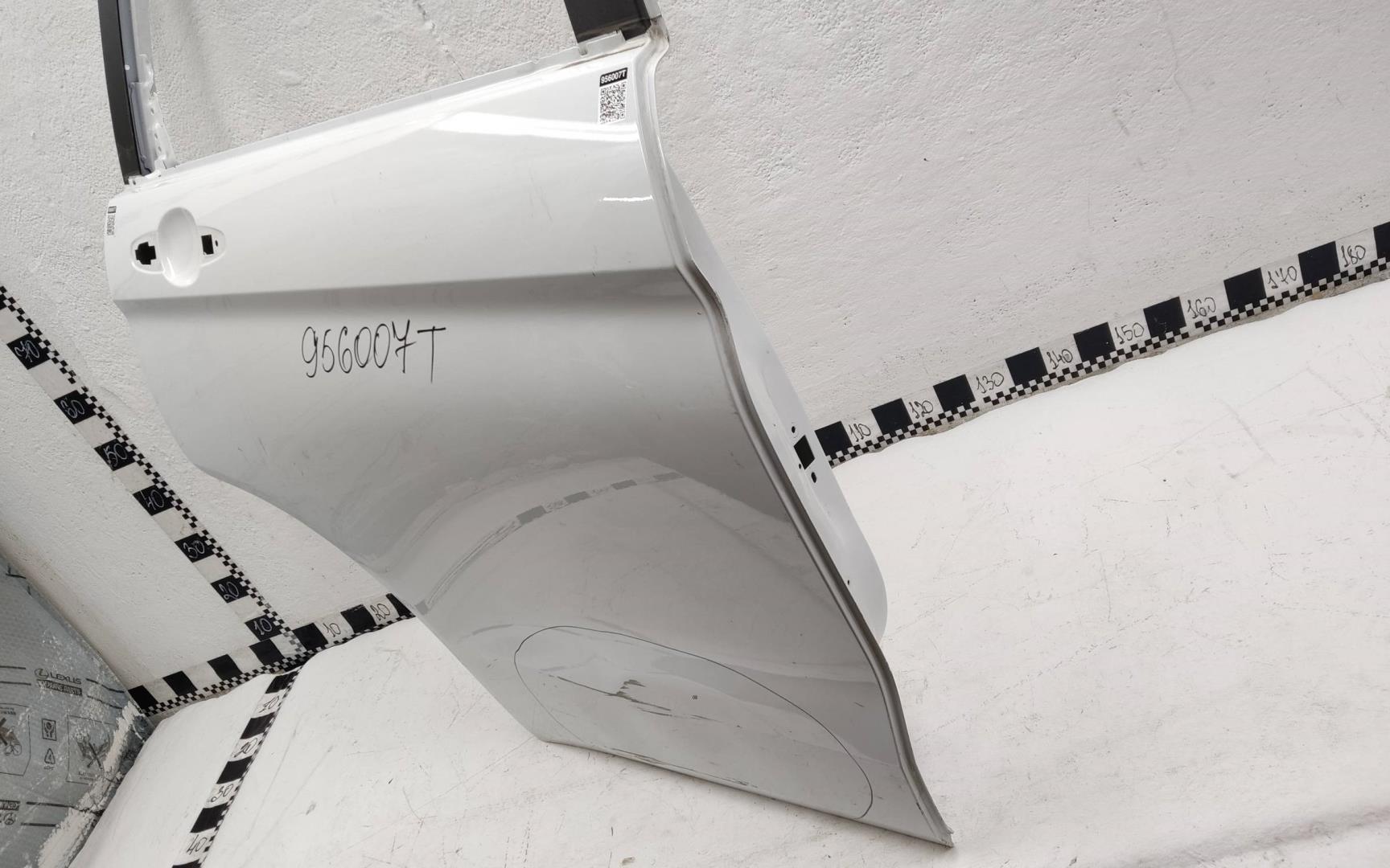 Дверь задняя правая