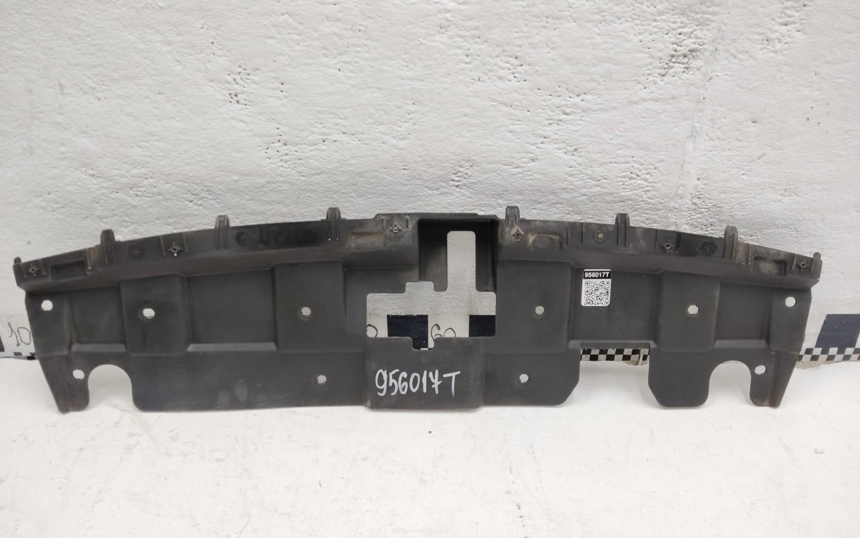 Кожух замка капота