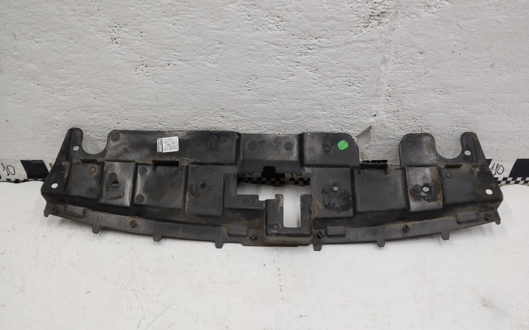 Кожух замка капота