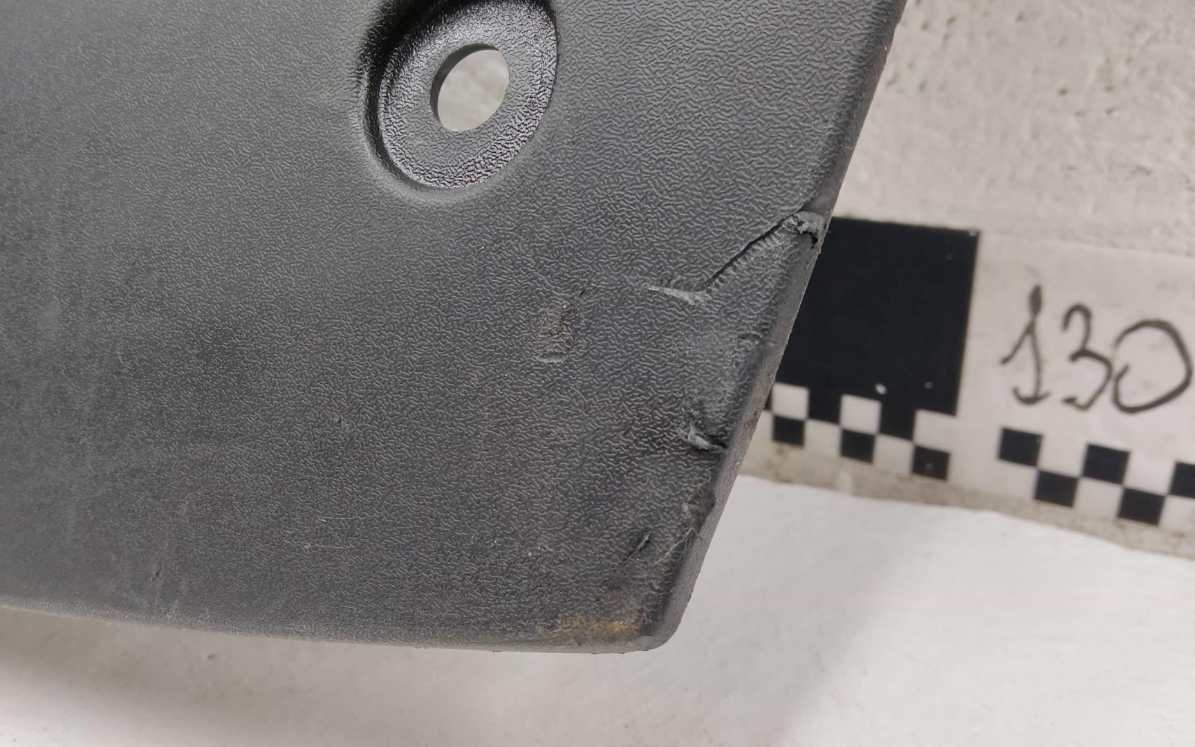 Кожух замка капота