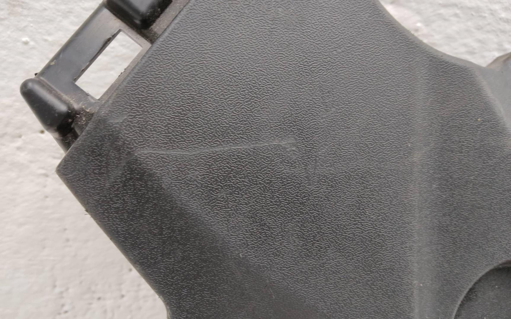 Кожух замка капота