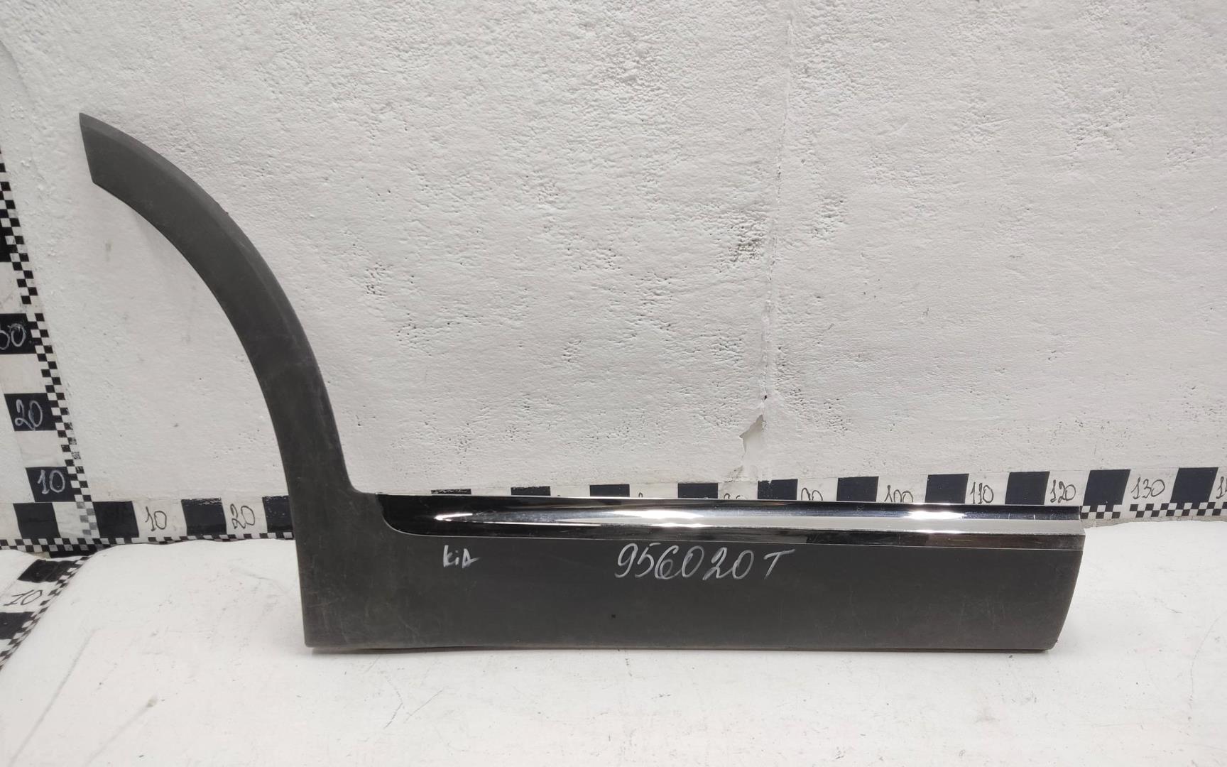 Накладка двери задней правой