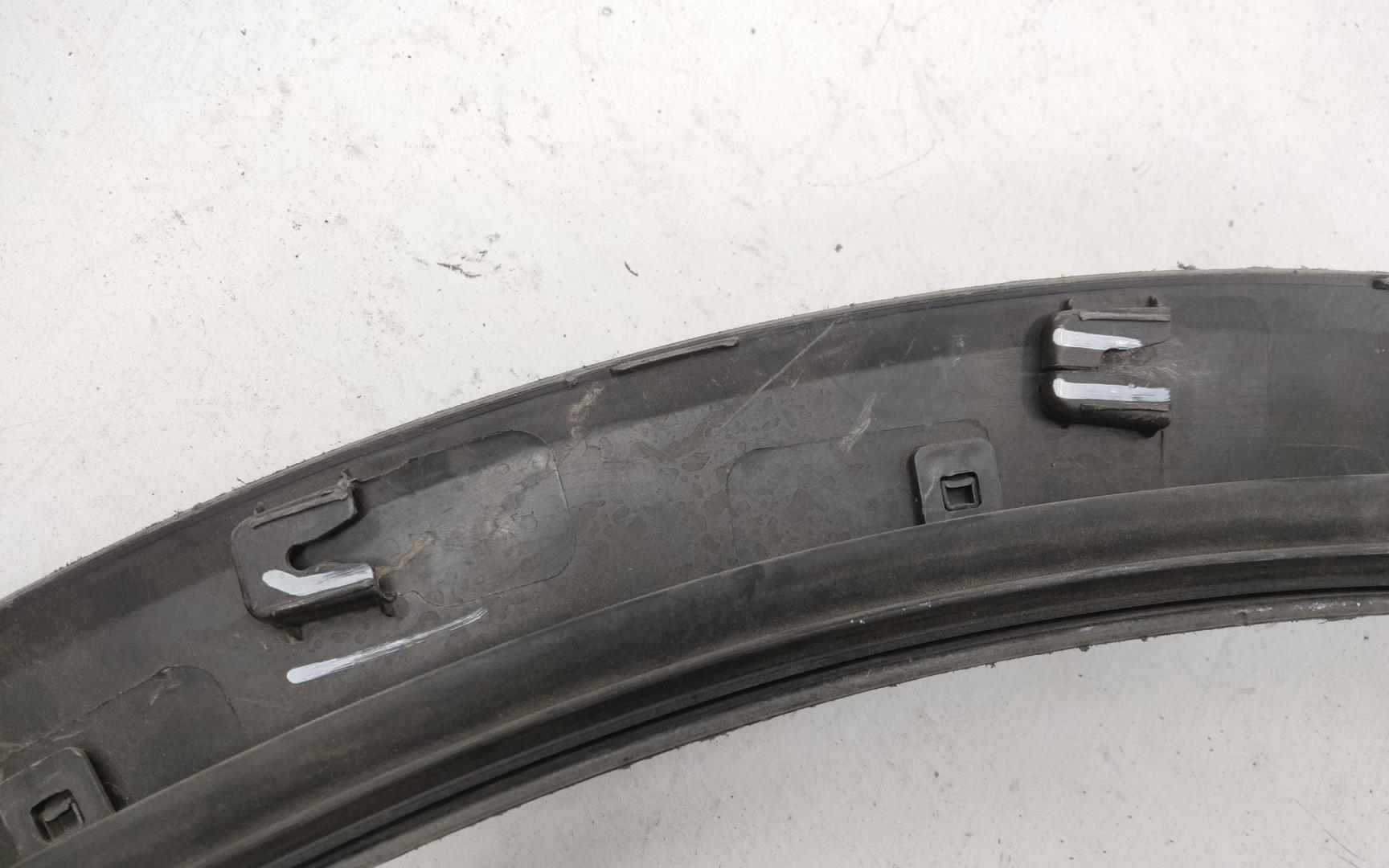 Накладка двери задней правой