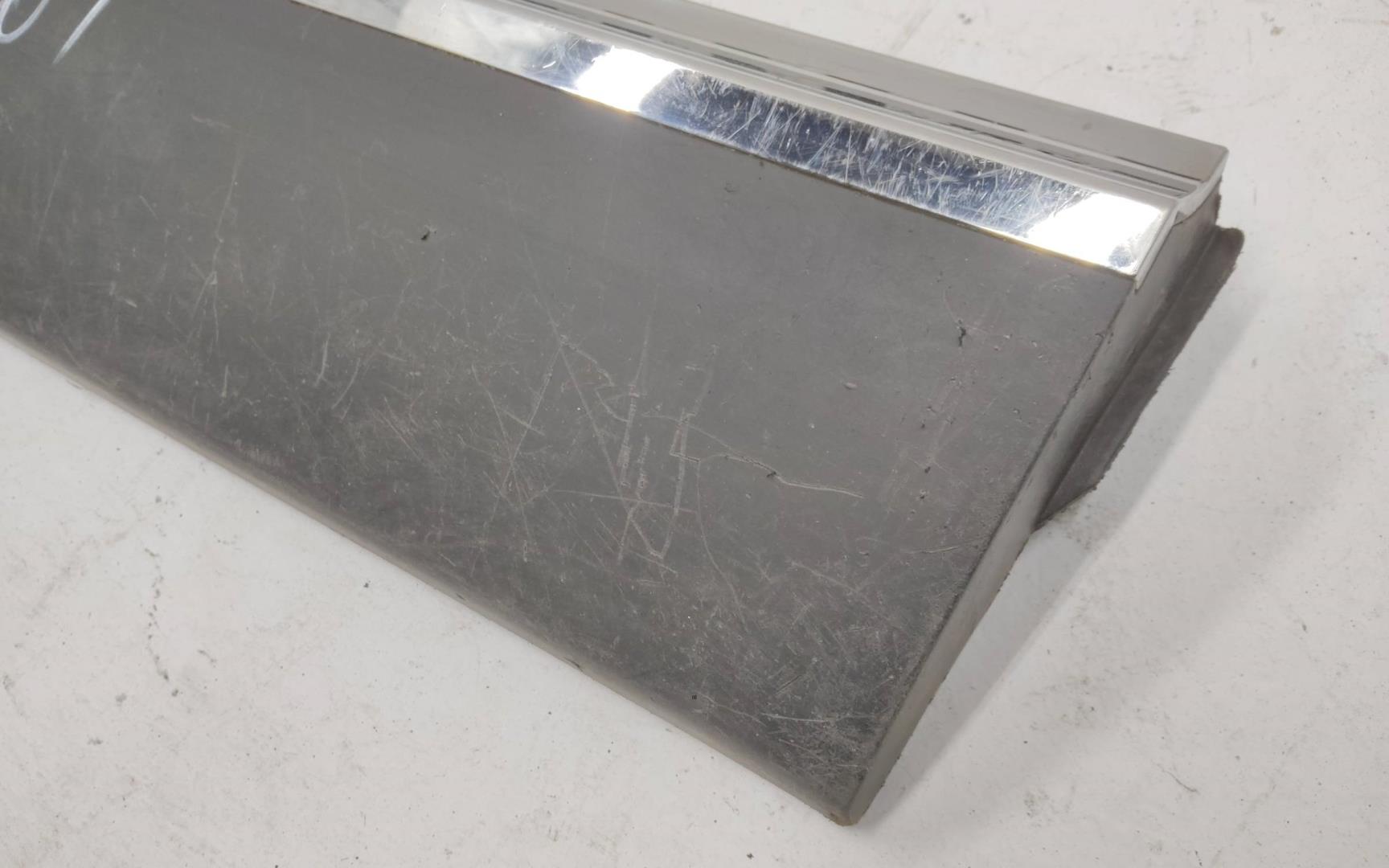 Накладка двери задней правой