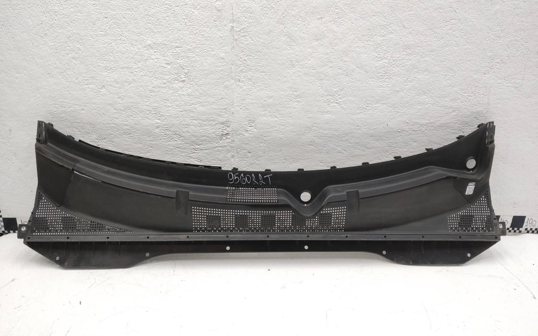 Решетка стеклоочистителей (Жабо)