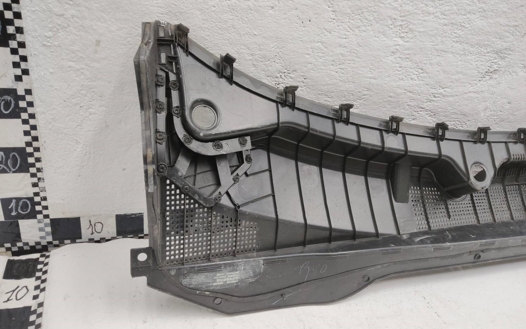 Решетка стеклоочистителей (Жабо)