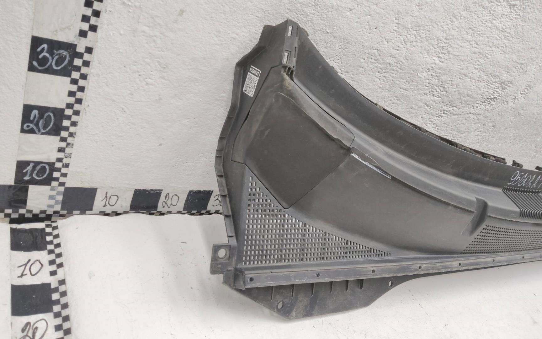 Решетка стеклоочистителей (Жабо)