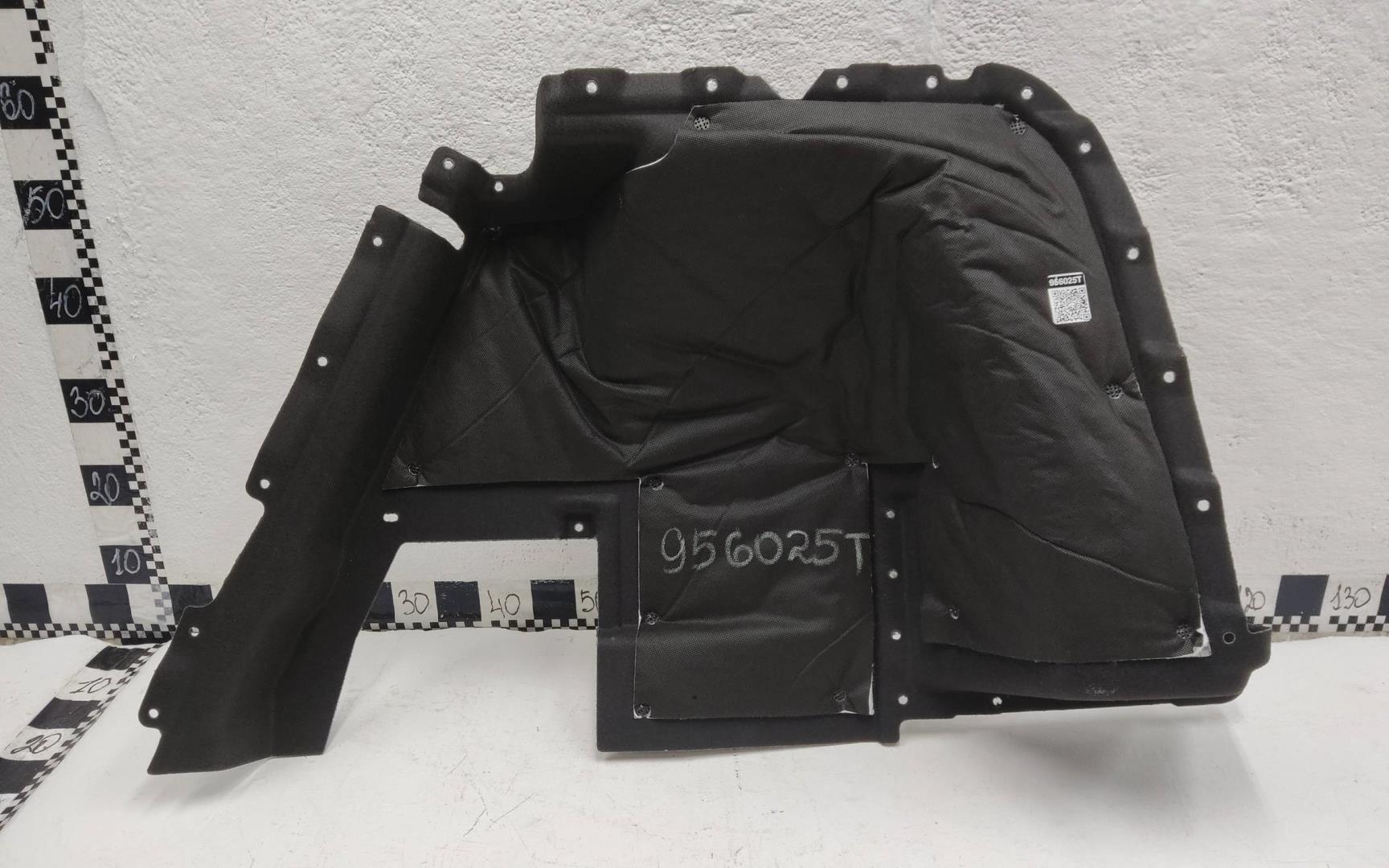 Обшивка багажника