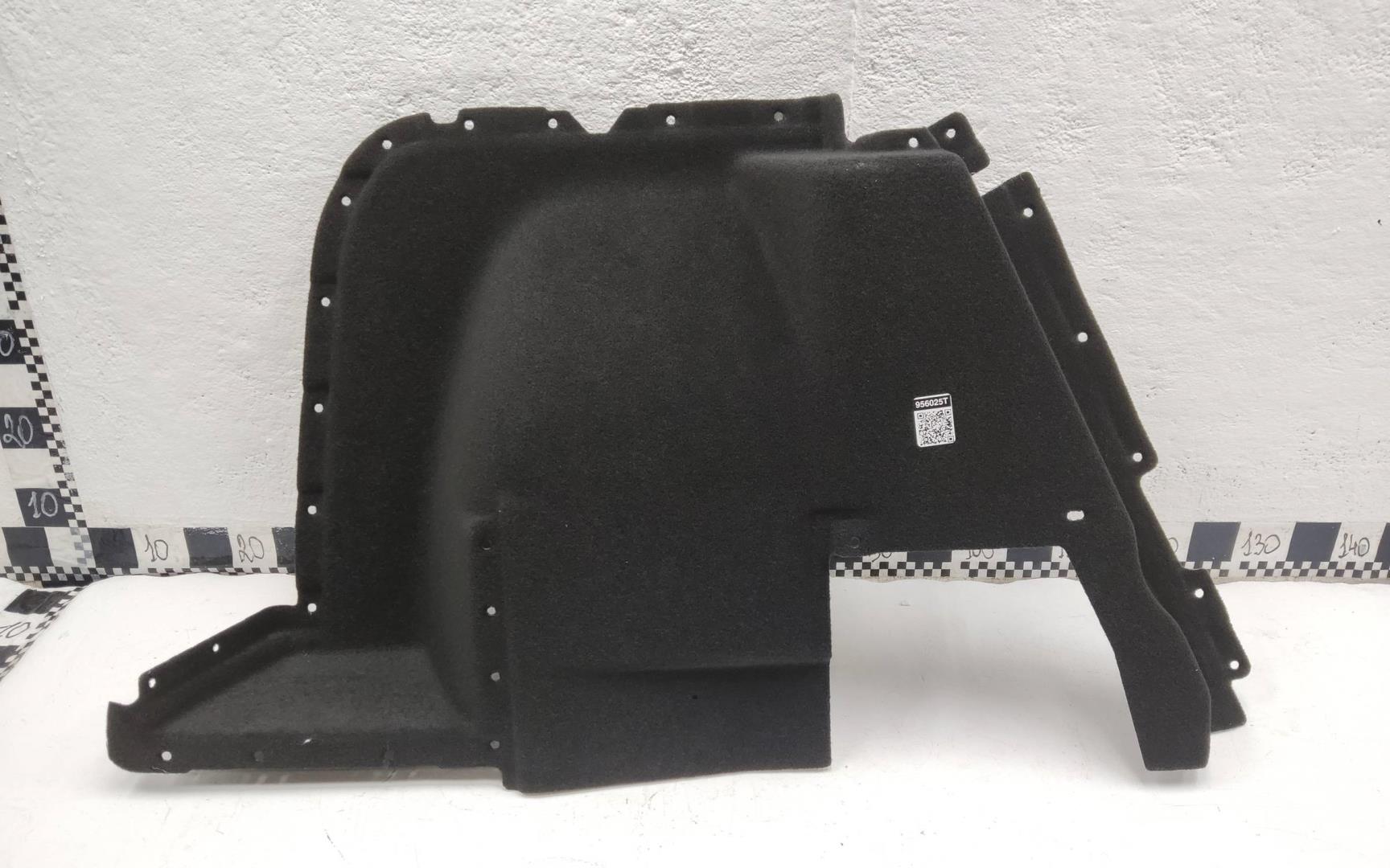 Обшивка багажника