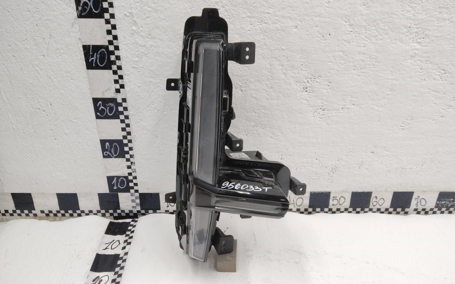 Фара дневного света правая (ходовые огни)