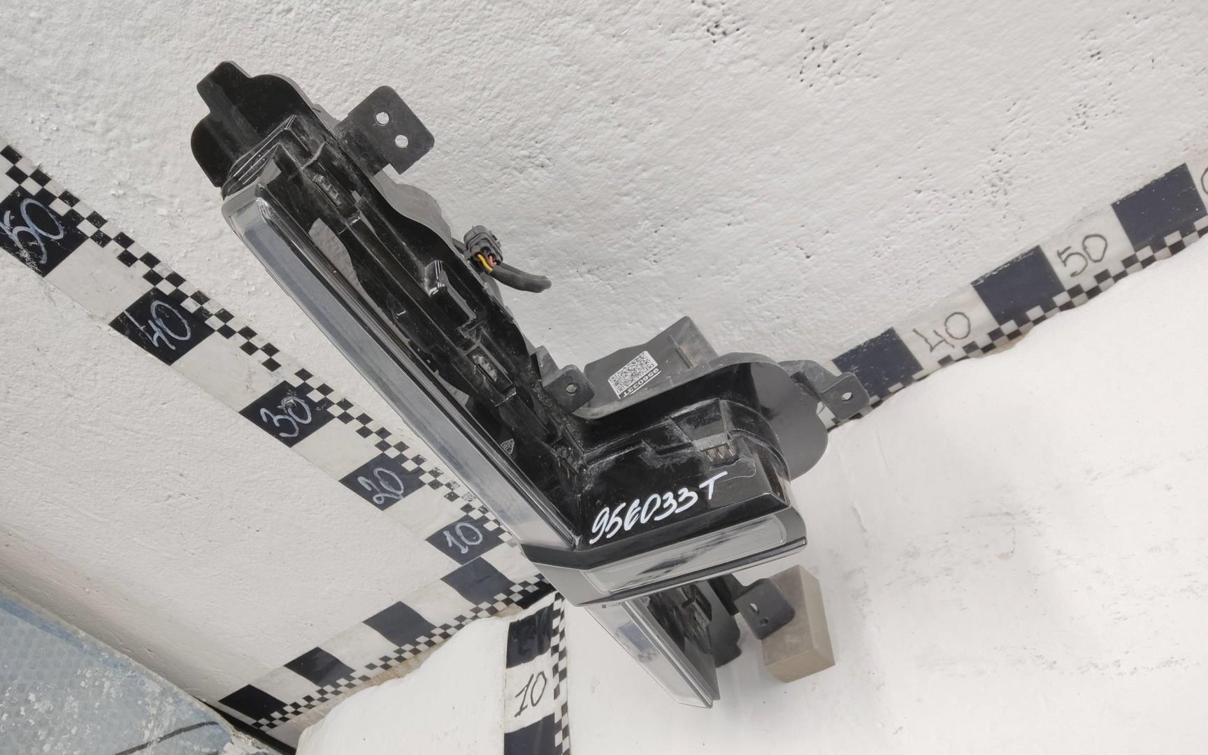 Фара дневного света правая (ходовые огни)