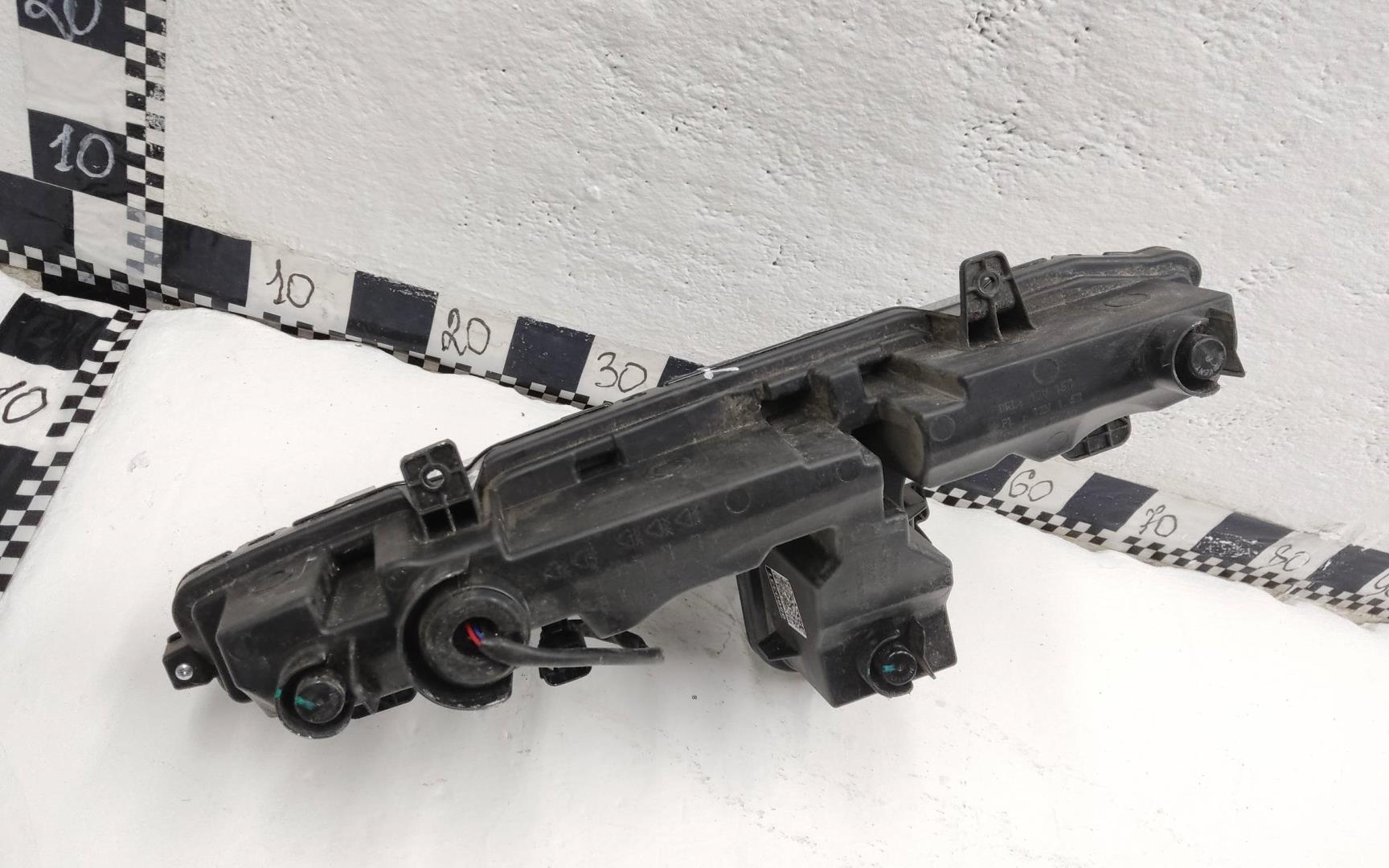 Фара дневного света правая (ходовые огни)