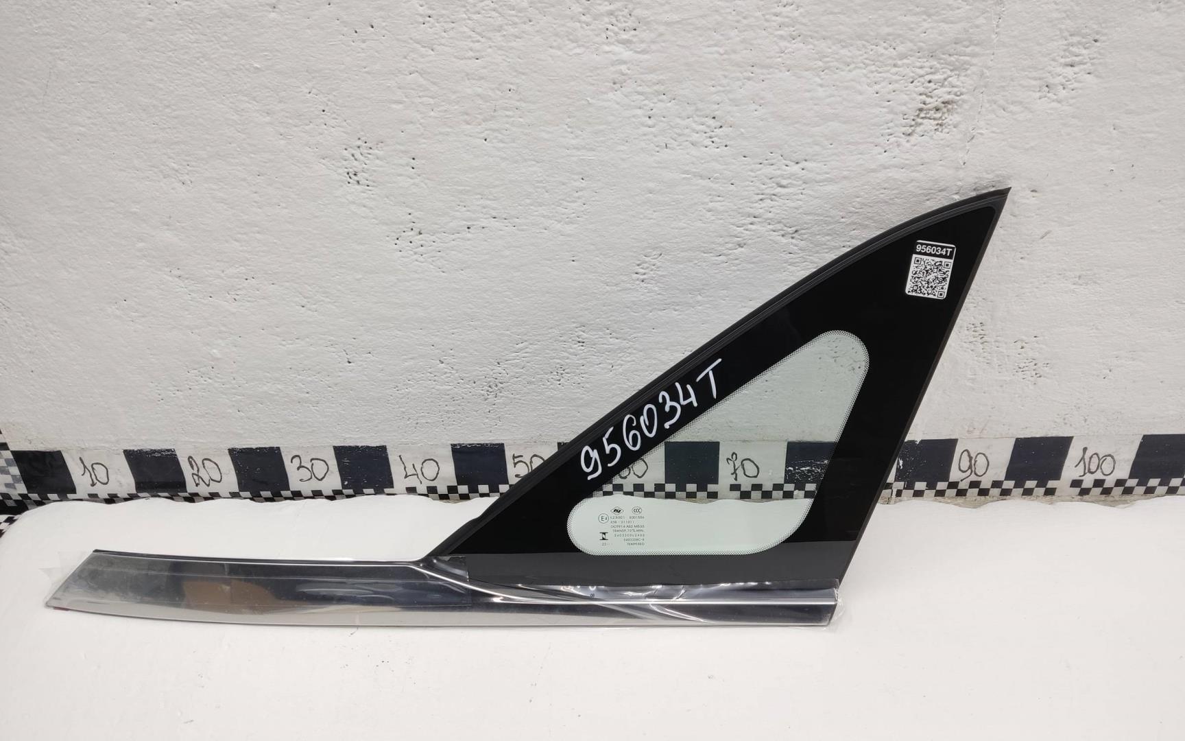 Стекло кузовное глухое правое