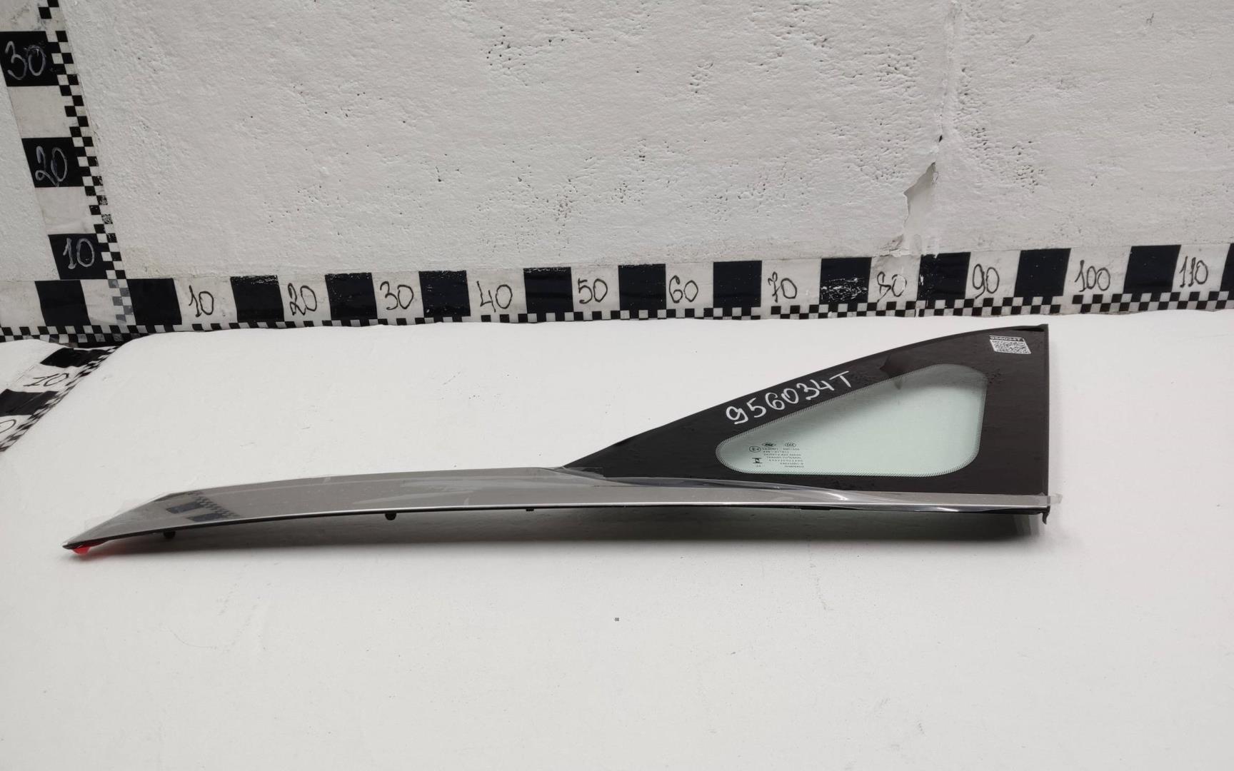 Стекло кузовное глухое правое