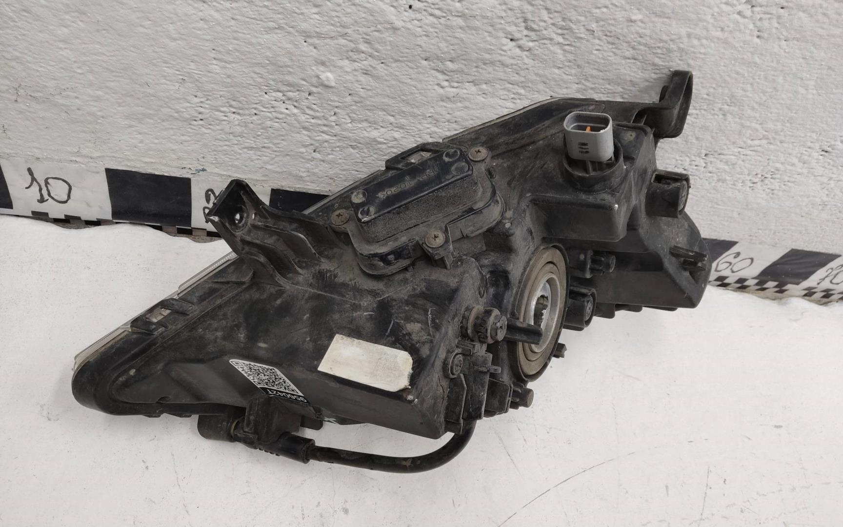 Фара противотуманная левая