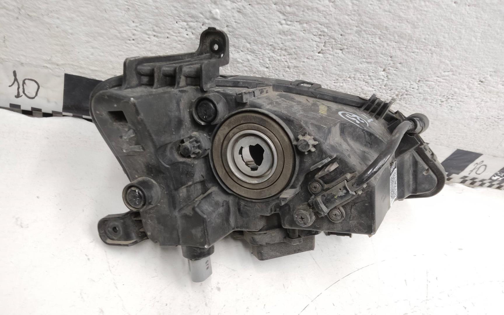 Фара противотуманная левая