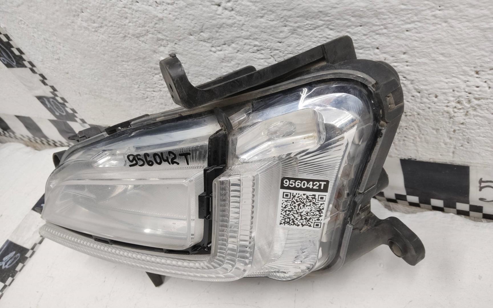 Фара противотуманная левая