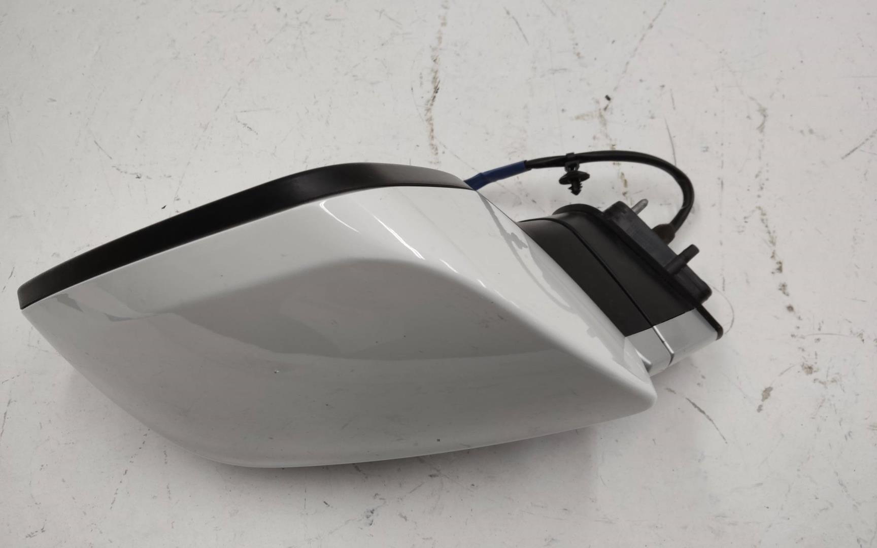 Зеркало правое электрическое