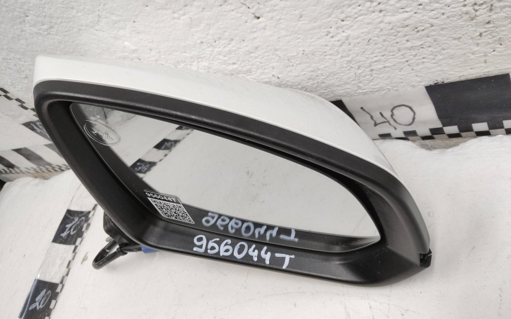 Зеркало правое электрическое