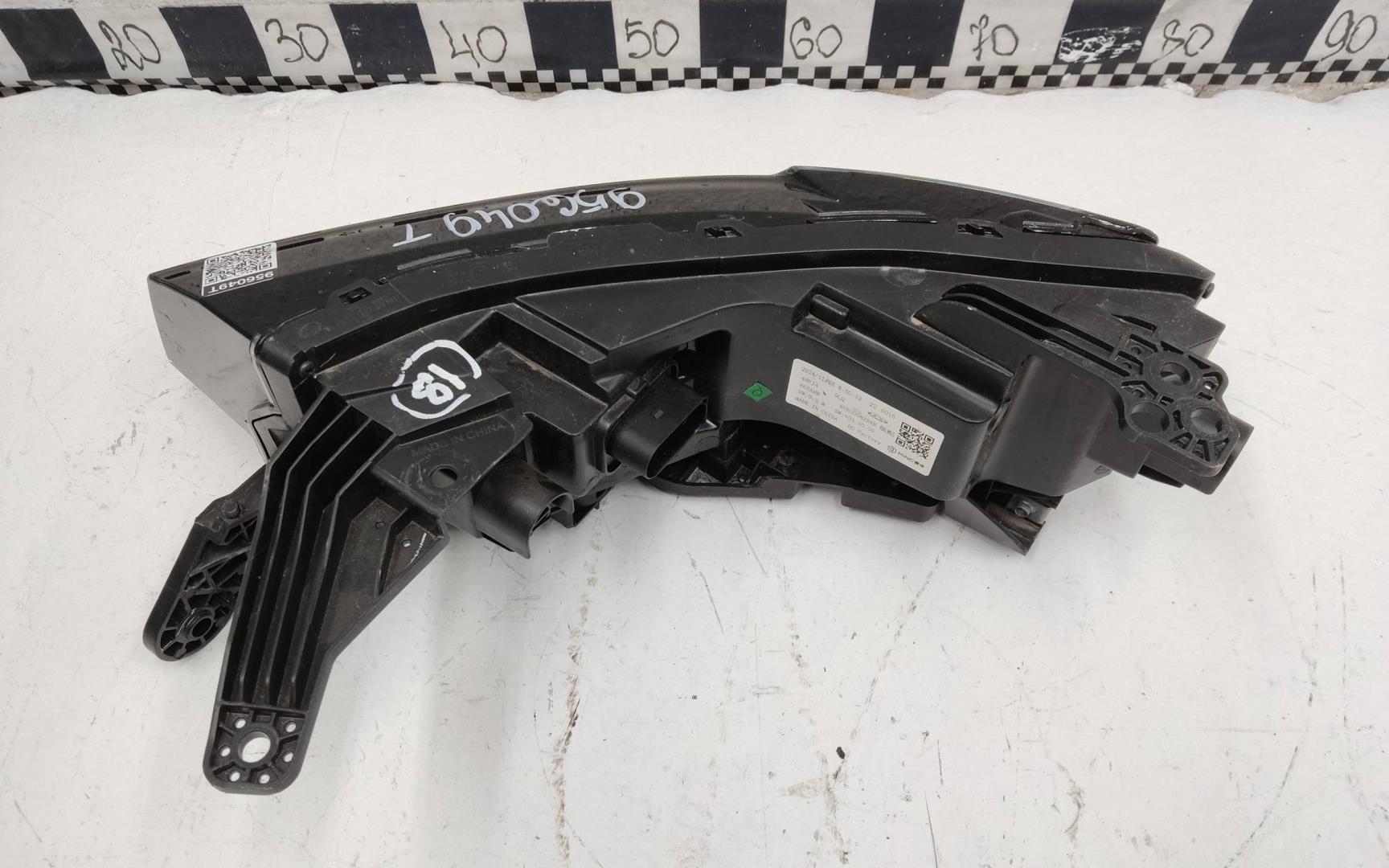 Фара дневного света правая (ходовые огни)