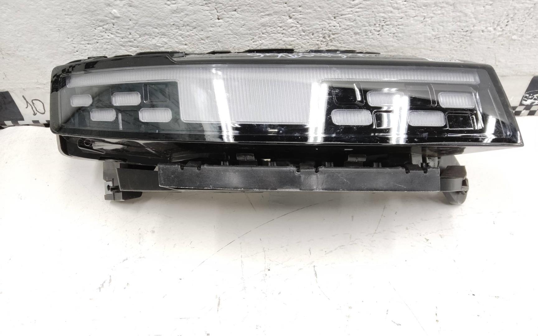 Фара дневного света правая (ходовые огни)