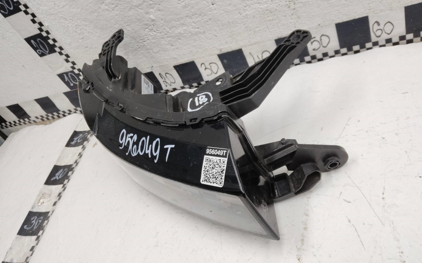 Фара дневного света правая (ходовые огни)