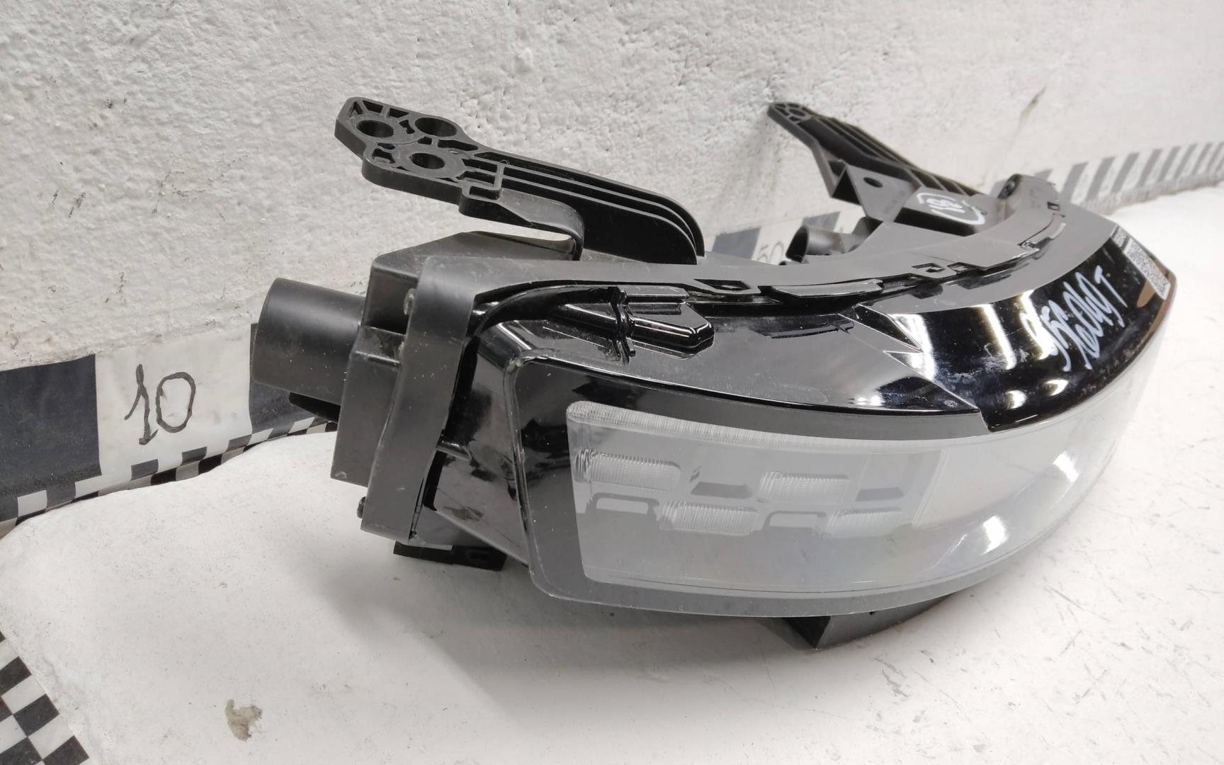 Фара дневного света правая (ходовые огни)