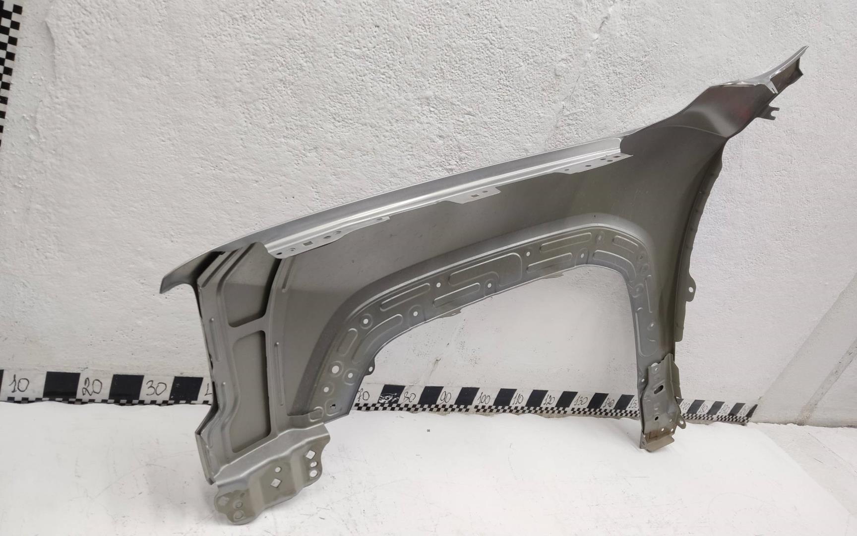 Крыло переднее правое