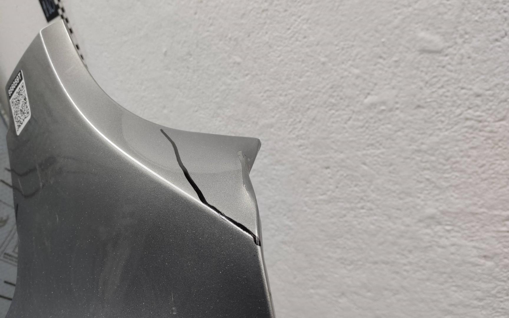 Крыло переднее правое