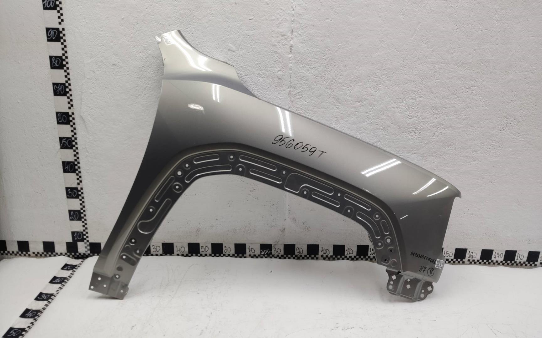 Крыло переднее правое