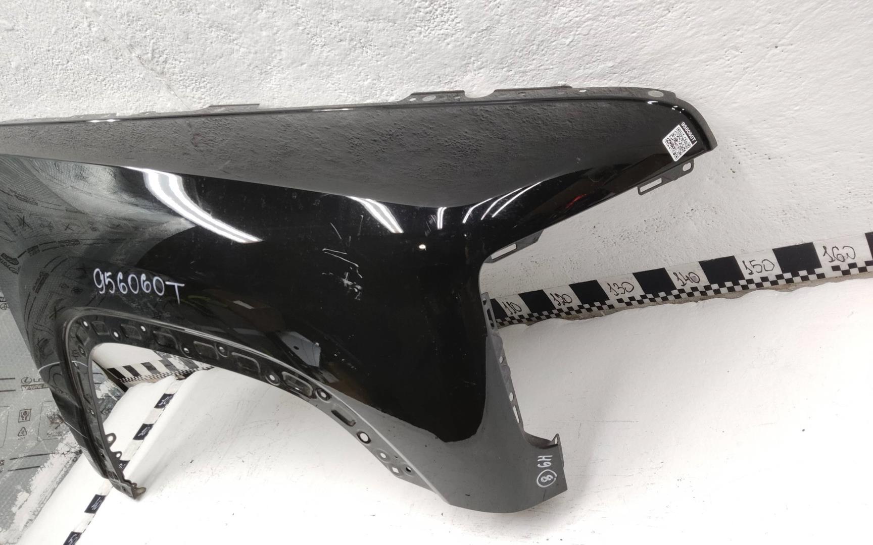 Крыло переднее правое