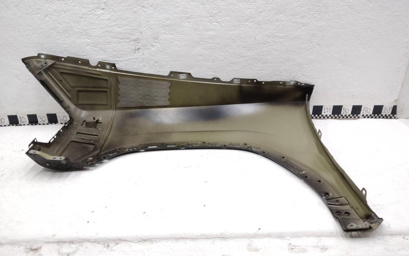 Крыло переднее правое