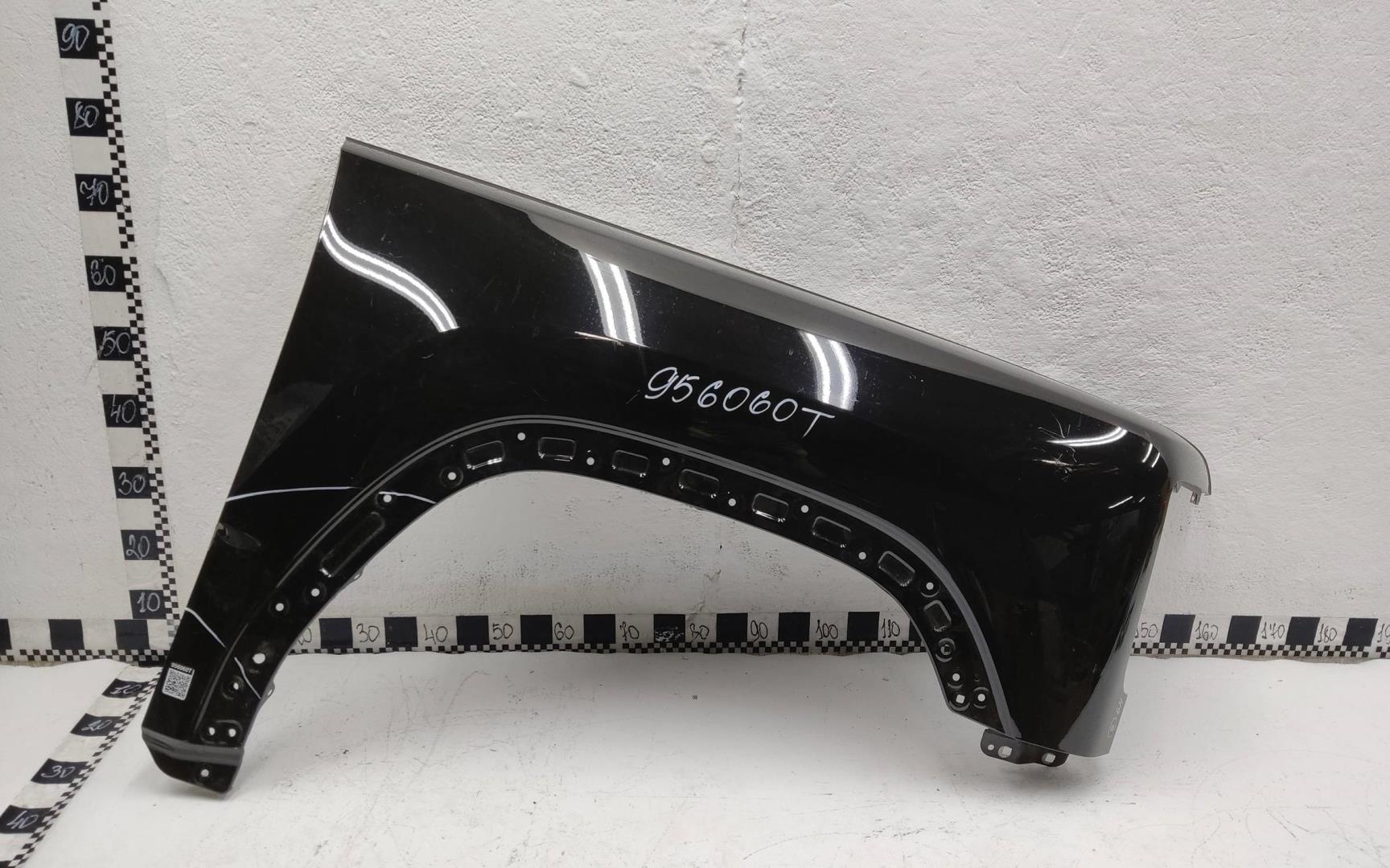 Крыло переднее правое