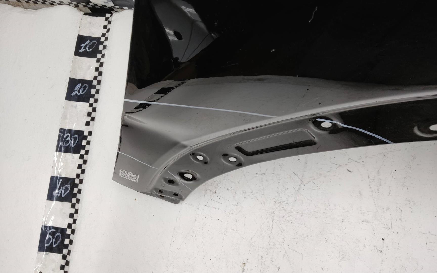 Крыло переднее правое