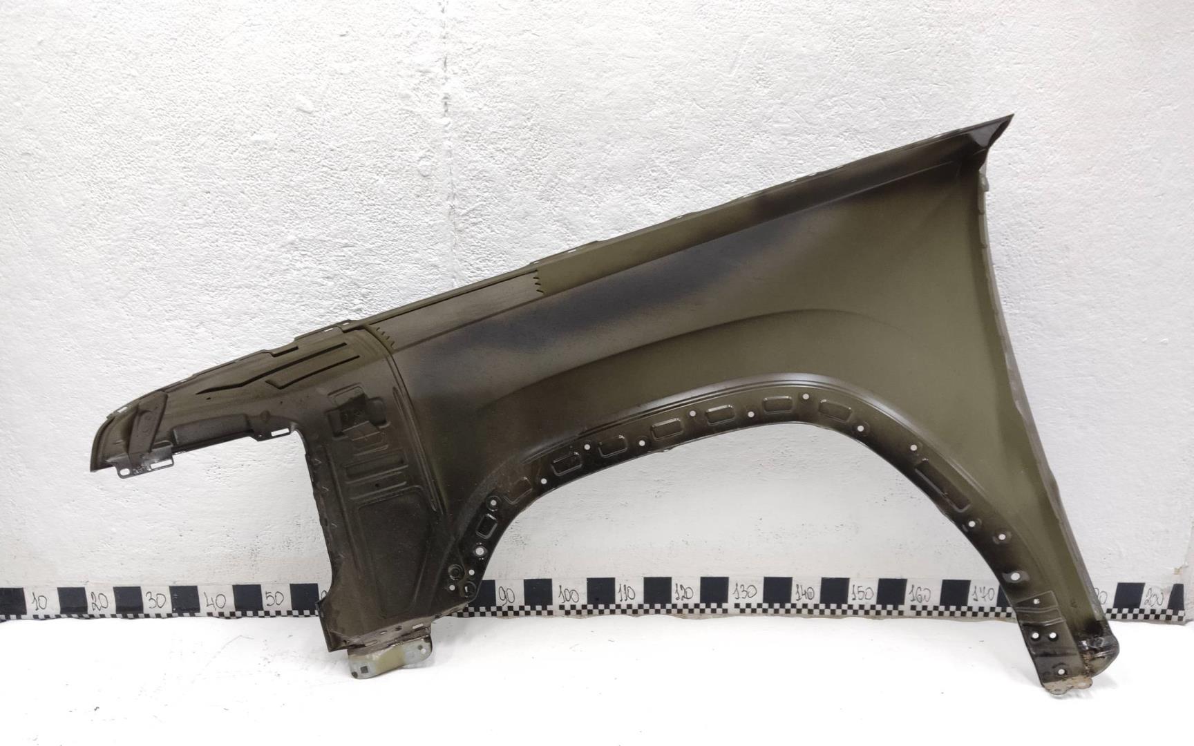 Крыло переднее правое