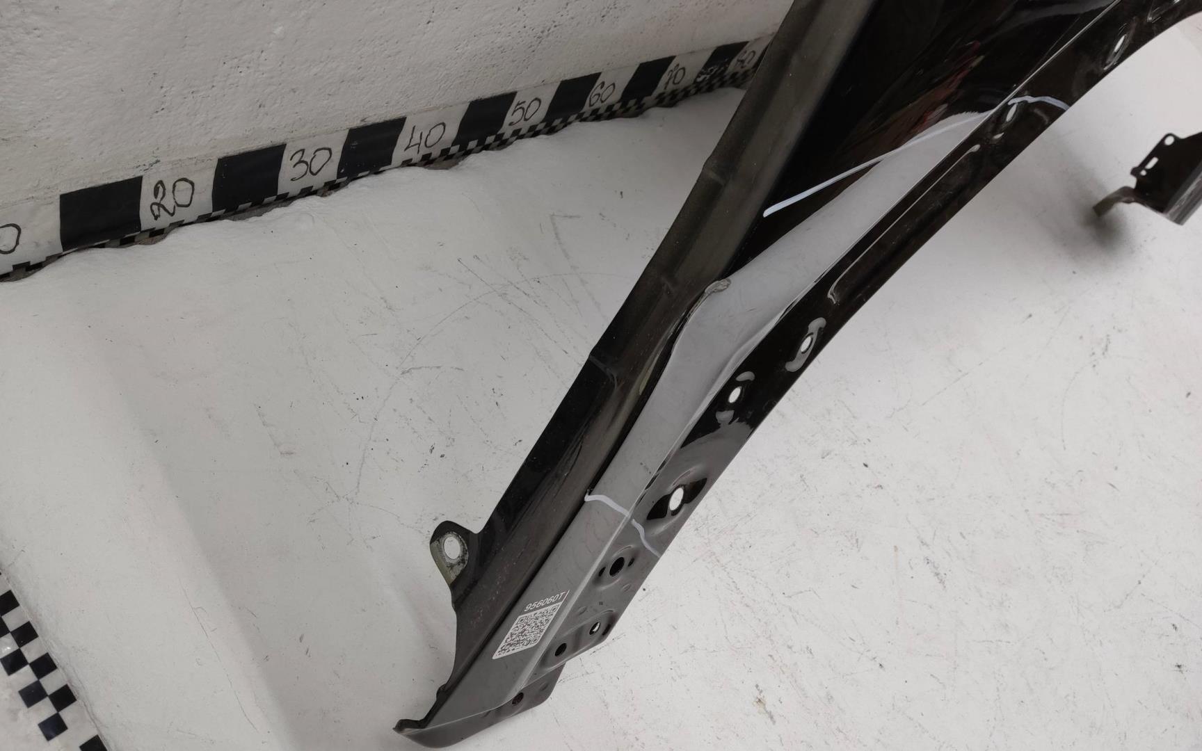 Крыло переднее правое