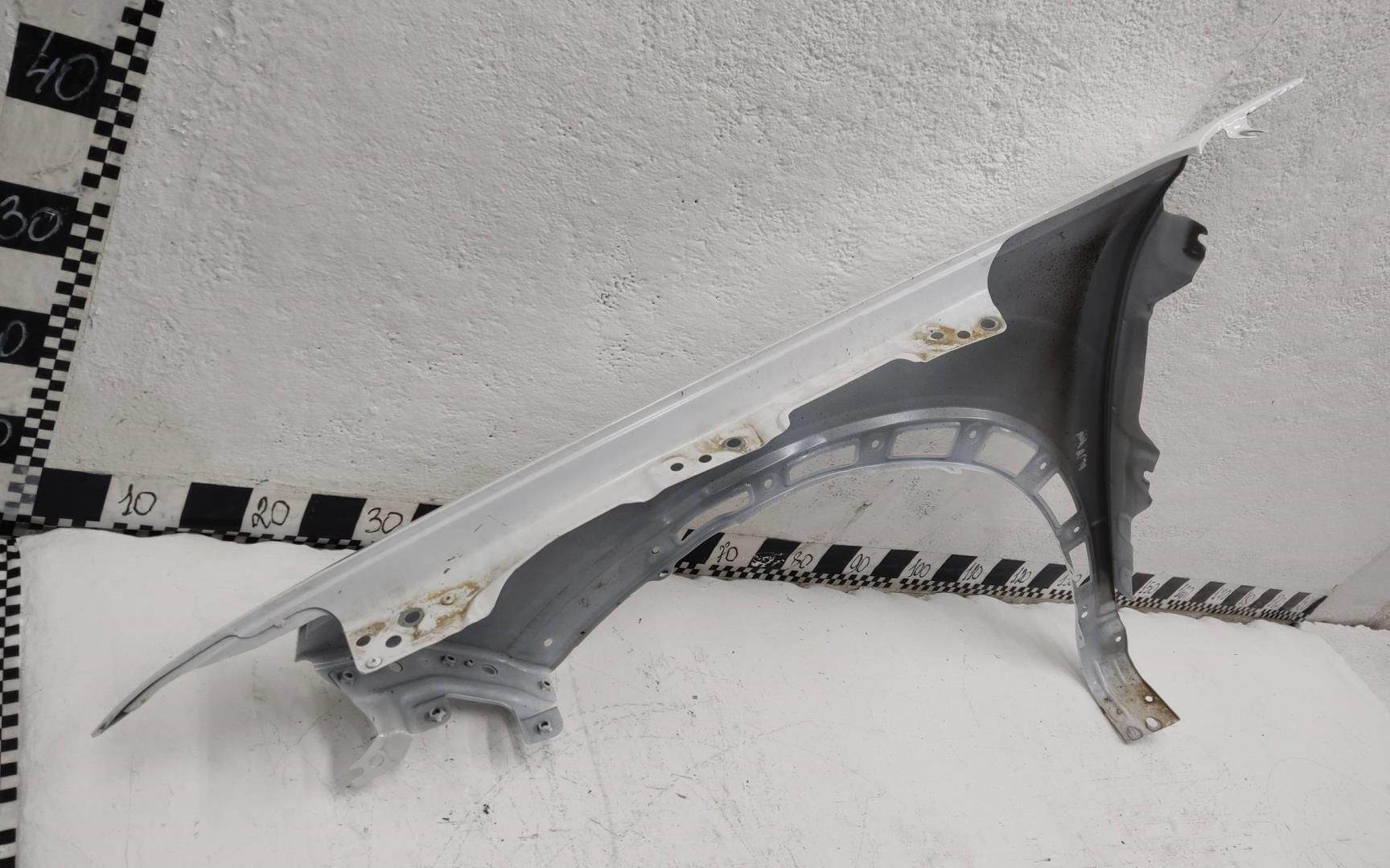 Крыло переднее правое