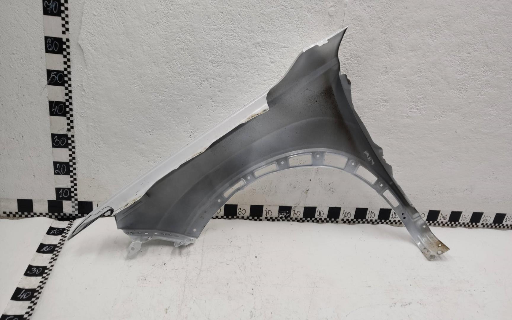 Крыло переднее правое