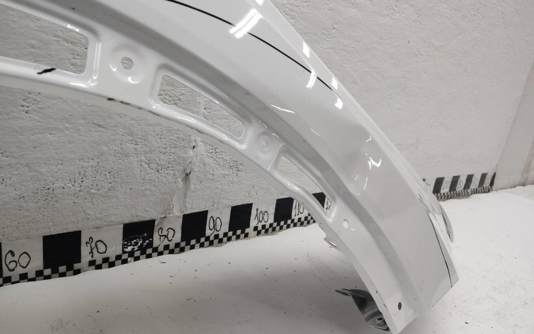 Крыло переднее правое