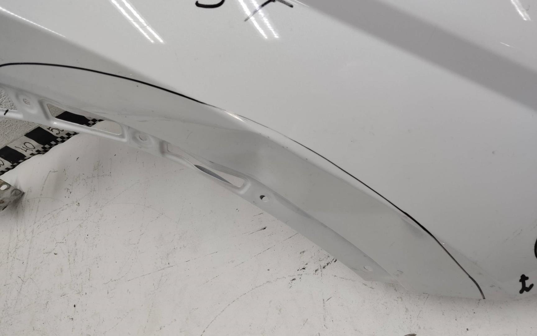 Крыло переднее правое