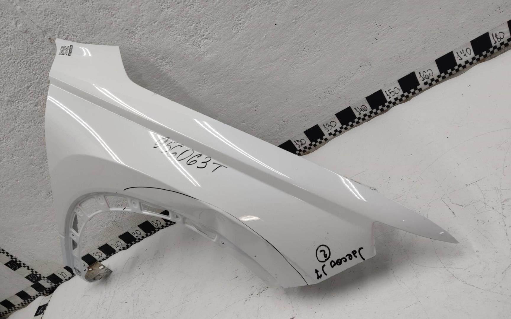 Крыло переднее правое