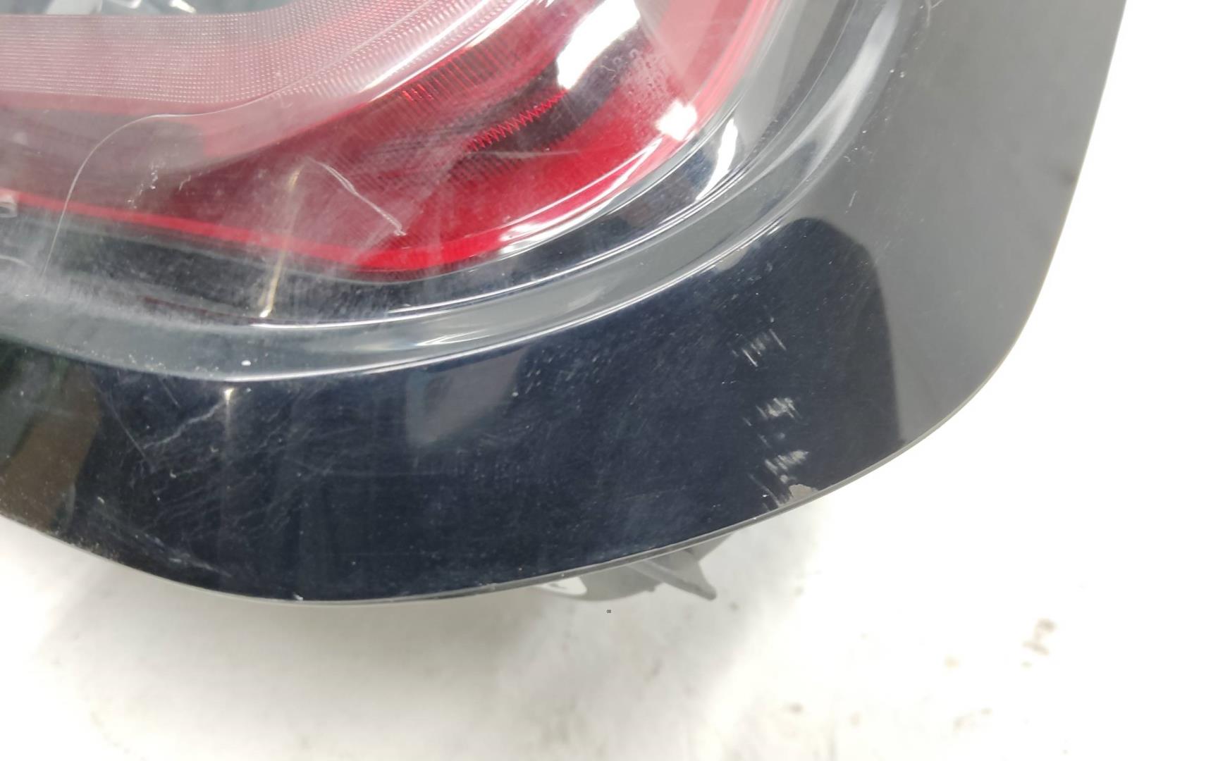 Фонарь задний наружный правый