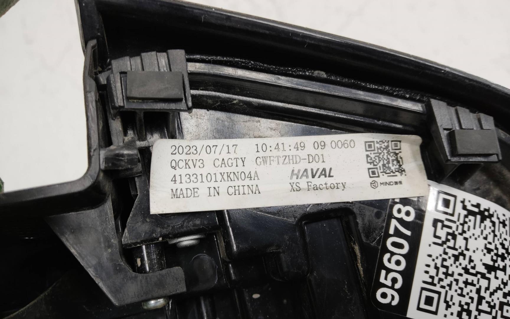 Фонарь задний наружный правый