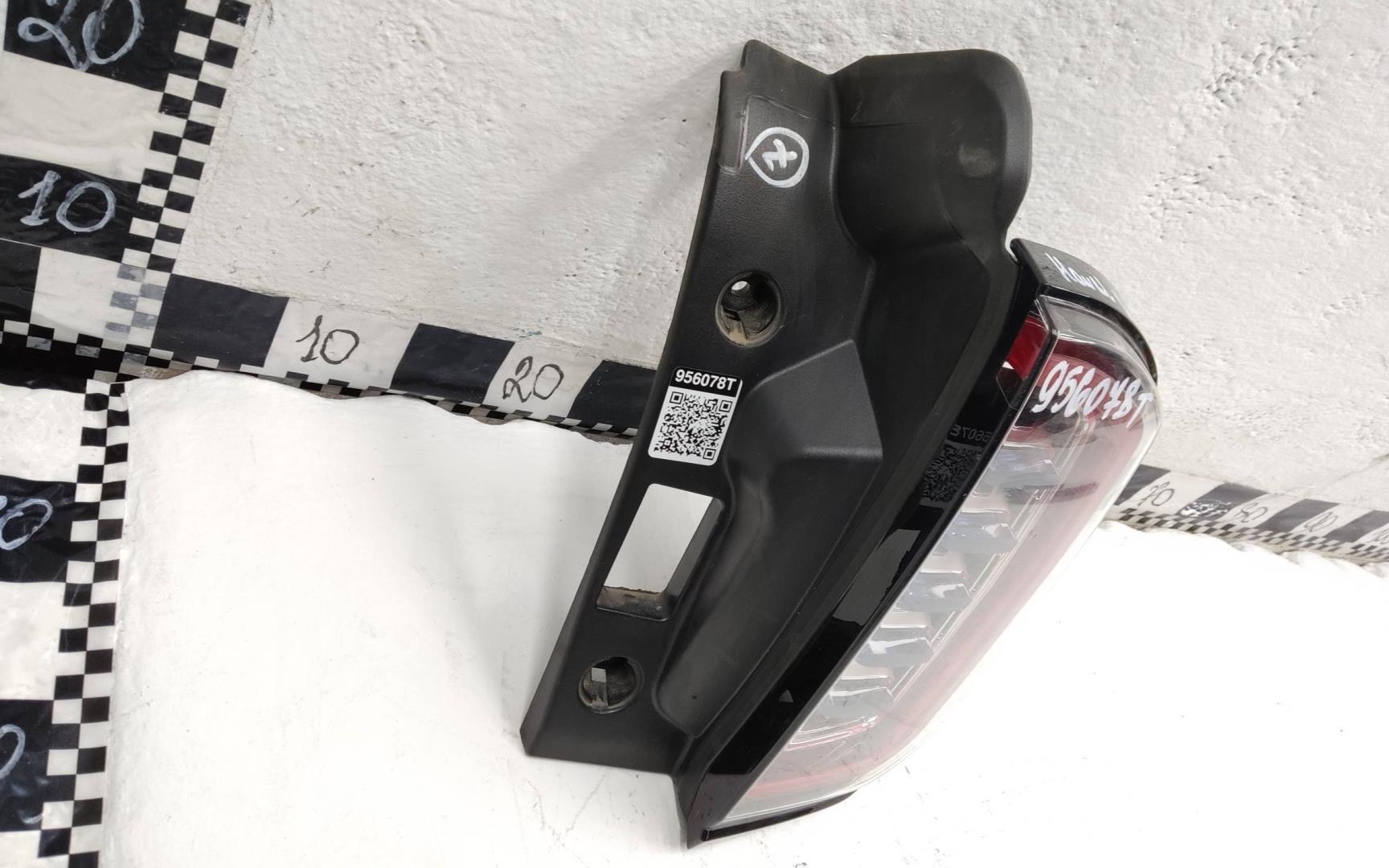 Фонарь задний наружный правый