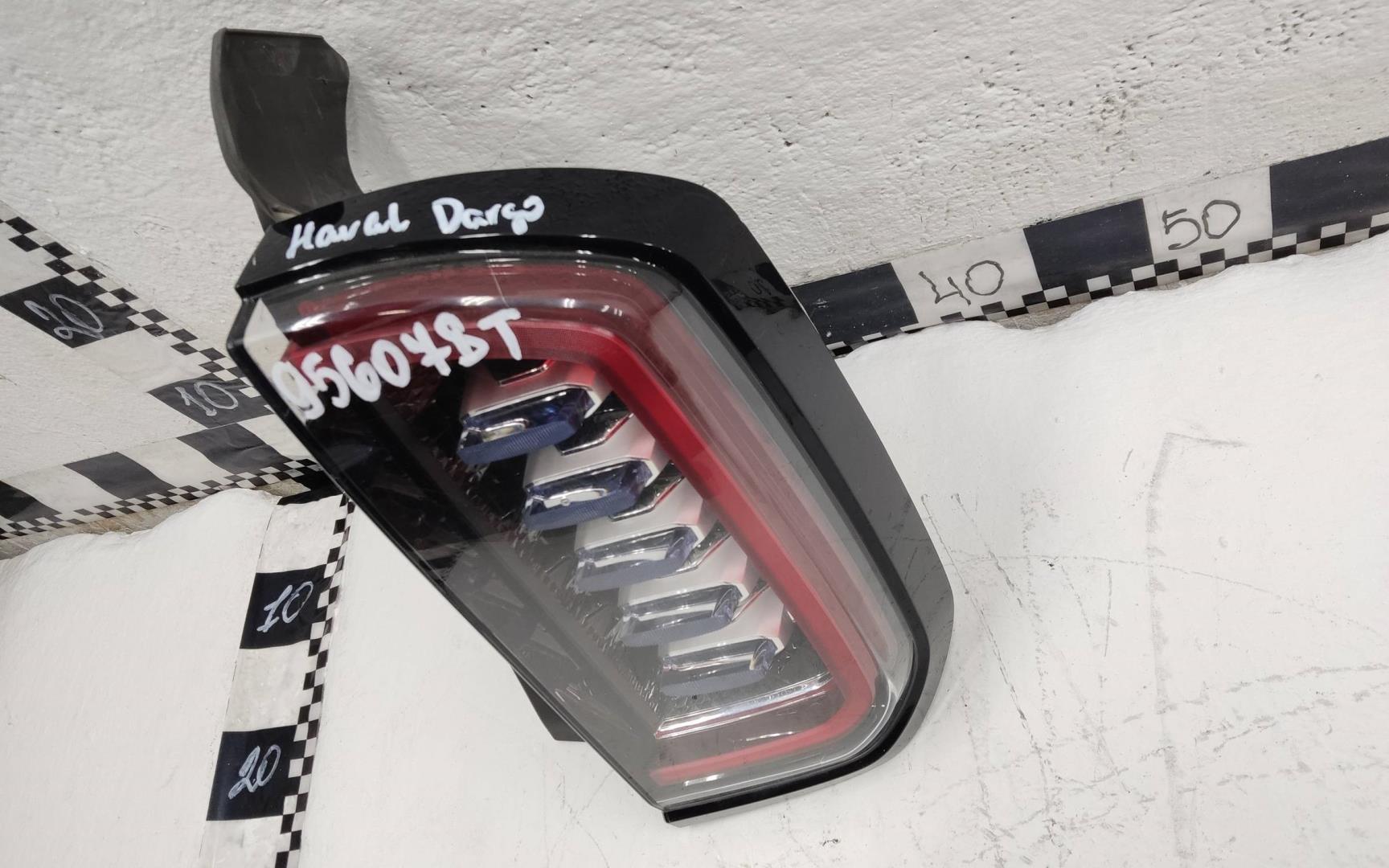 Фонарь задний наружный правый