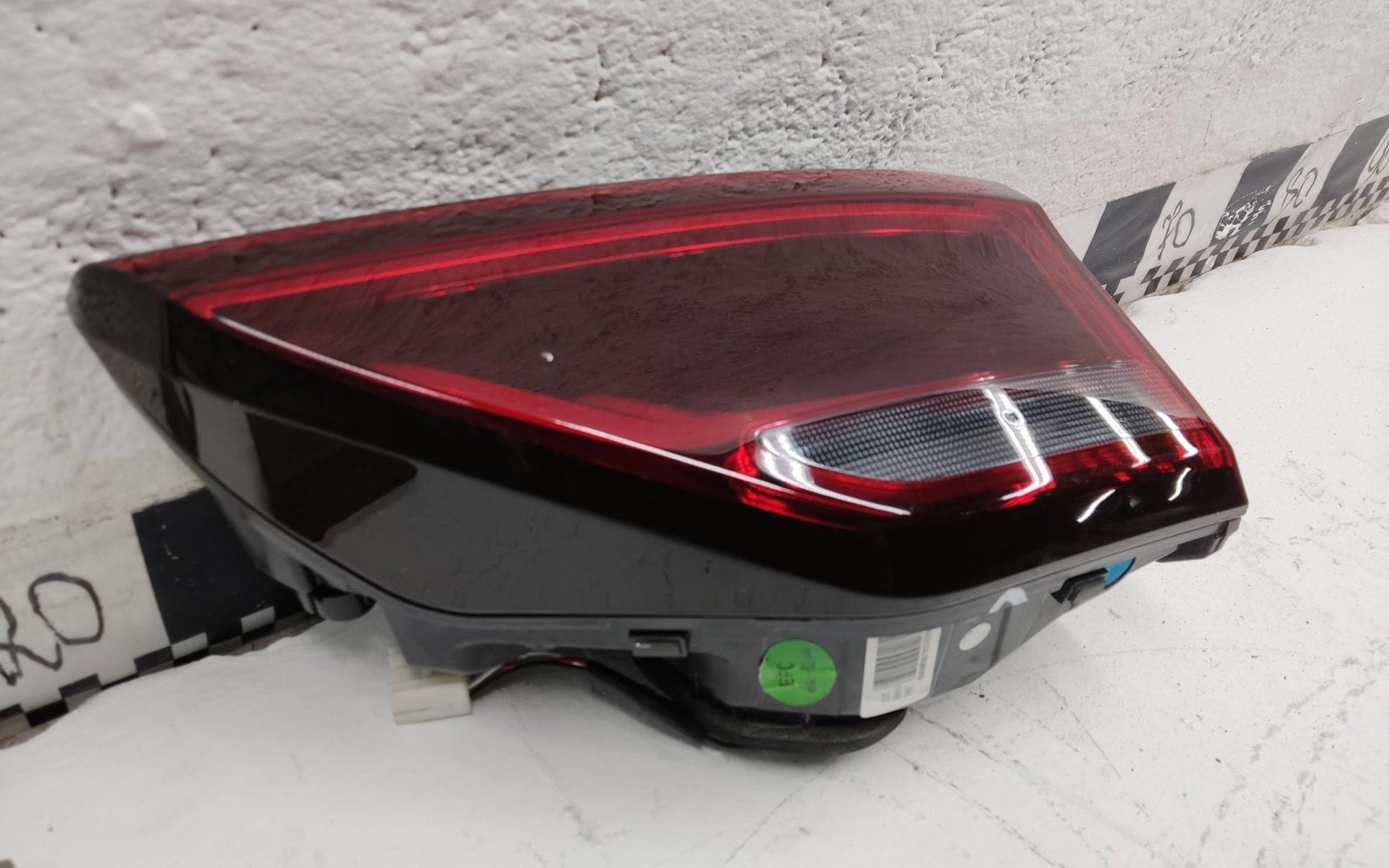 Фонарь задний внутренний правый